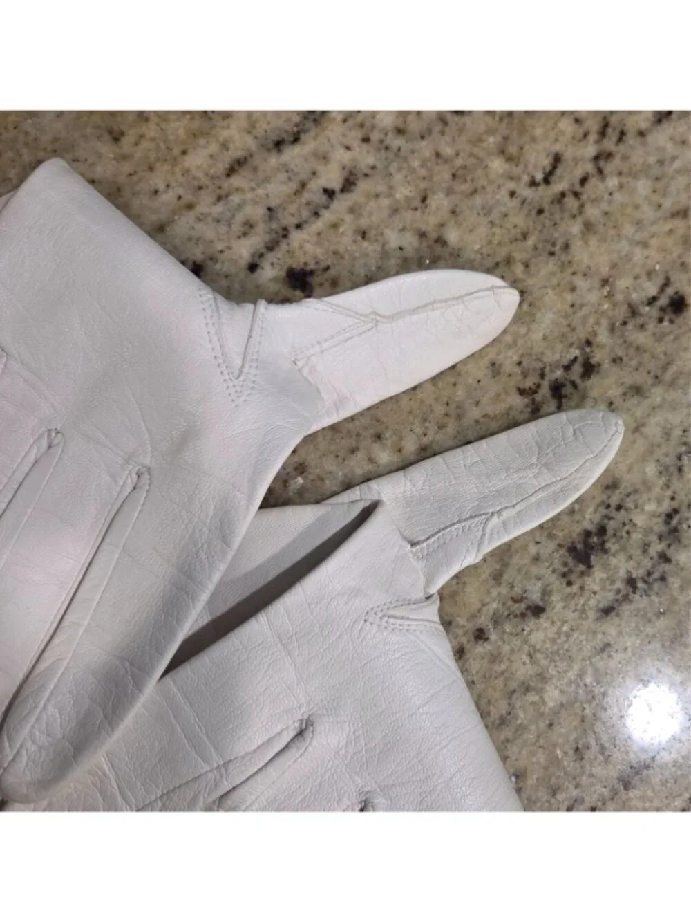 Vintage Womens Size 6.5 S/M White Soft Leather Formal Silk Lined Gloves